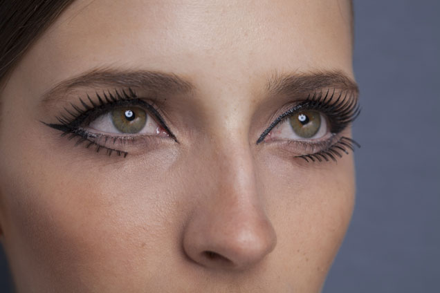 beleza | maquiagem | SPFW | beleza SPFW verão 2015 | maquiagem verão 2015 | cílios postiços | unha nude | beleza Adriana Degreas SPFW verão 2015