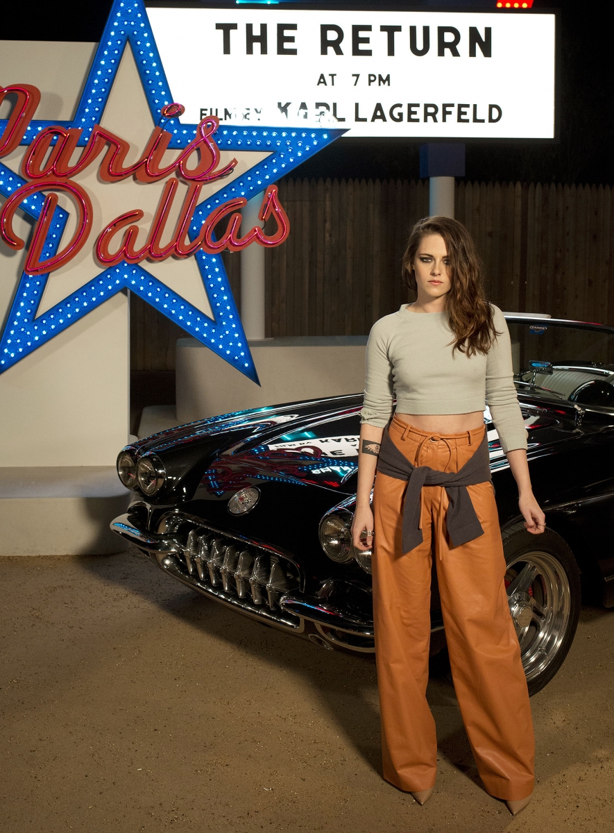 blog de moda | moda | sobre moda | desfiles | desfiles internacionais | Chanel | Chanel pre-fall winter 2014 | Chanel catwalk | Kristen Stewart no desfile da Chanel inverno 2014 | famosas | Kristen Stewart