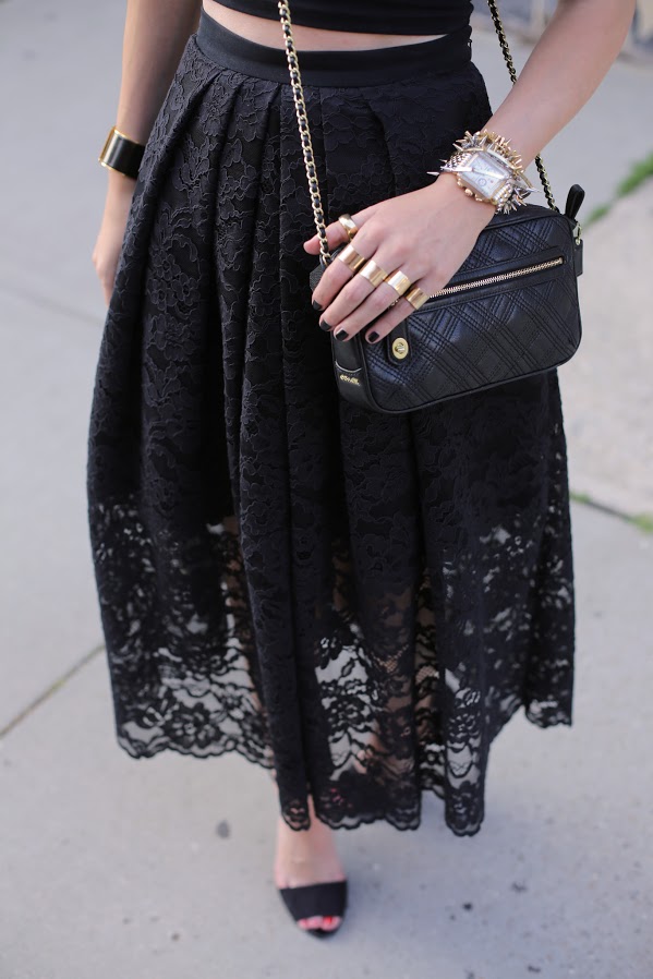 blog de moda | Moda | roupas | roupa | sobre moda | vestido | moda roupa | roupa da moda | moda em novelas | moda em Amor à Vida | anéis de Danielle Winits em Amor à Vida | anéis Balenciaga | vários anéis usados juntos