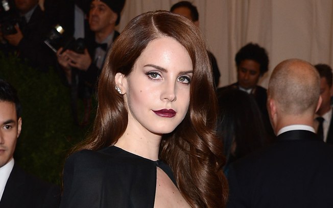 blog de moda | Beleza | cabelos | cabelos e maquiagem | sobre beleza | make up | maquiagem | cosmeticos | batons | batom de inverno | cores de batom para o inverno | batom vinho | batom roxo | batom marrom