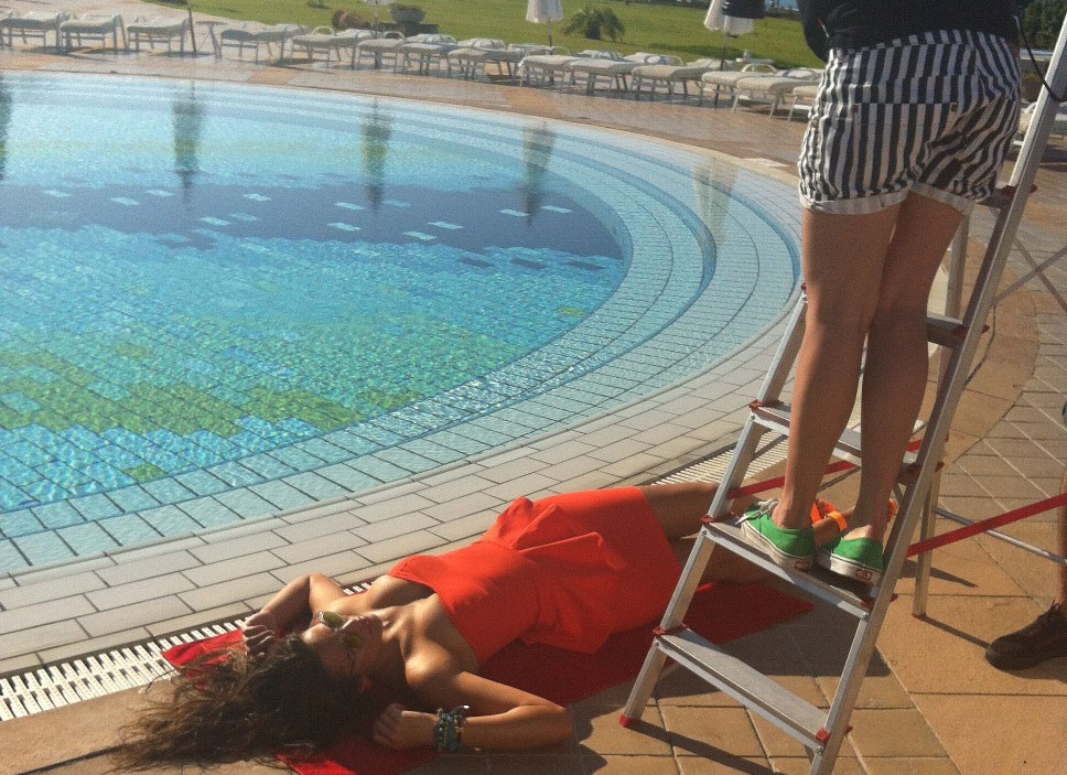 blog de moda | Moda | roupas | roupa | sobre moda | vestido | moda roupa | roupa da moda | blusas | vestidos de festa | vestido para festa | roupas da moda | Bruna Marquezine | marcas | Coca Cola Clothing | Bruna Marquezine fotografa campanha de verão 20