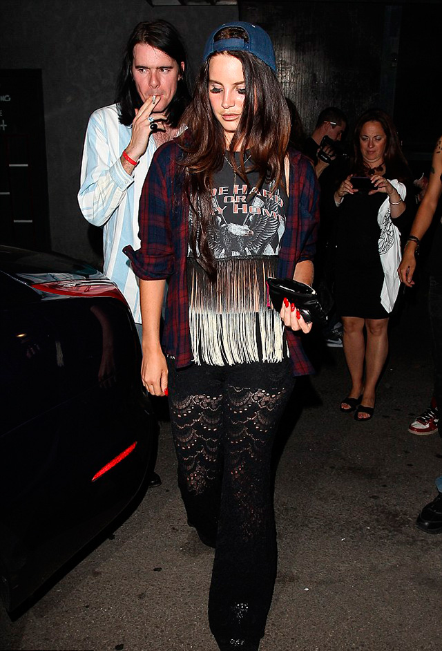 blog de moda | moda | entretenimento | look das famosas | Lana Del Rey | look de Lana Del Rey | grunge | xadrez | crítica ao look das famosas