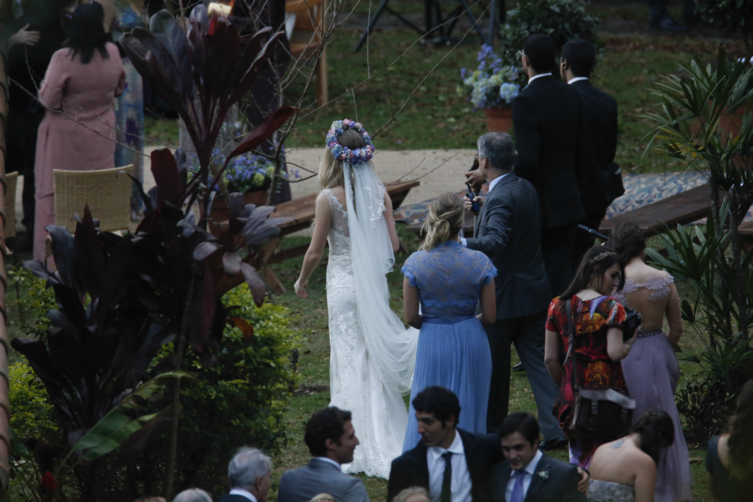 blog de moda | moda | sobre moda | moda noivas | beleza | acessórios | dicas de moda para noivas | coroa de flores | acessórios para noivas | beleza cabelo | penteado para noivas