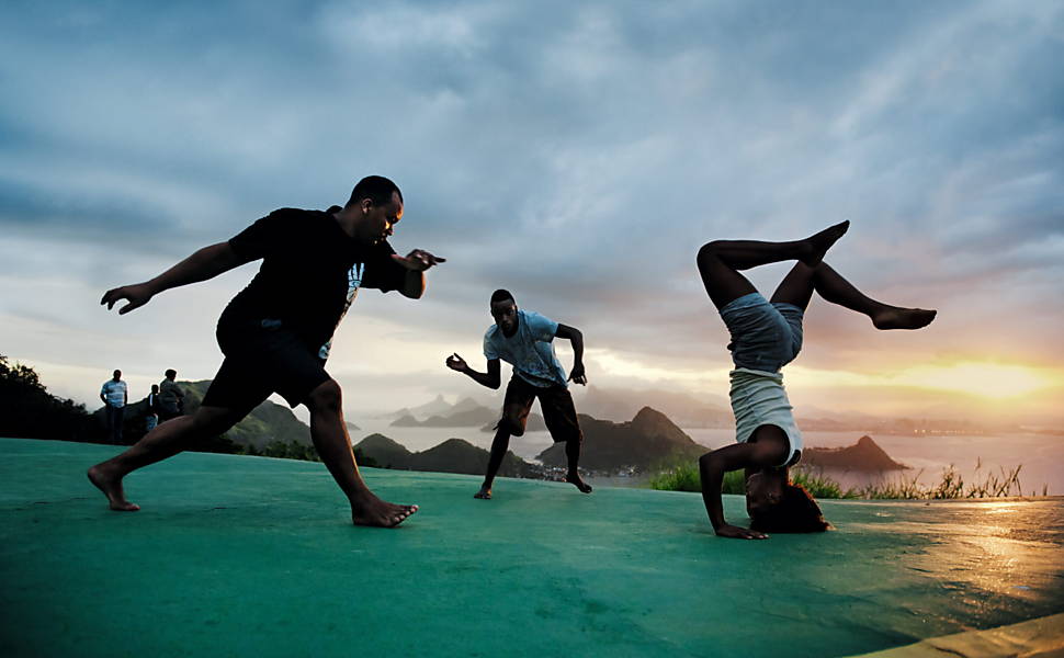 moda | entretenimento | fotos | imagens | Calendário Pirelli 2013 | fotos do Calendário Pirelli de 2013 | Adriana Lima faz fotos grávida para calendário Pirelli