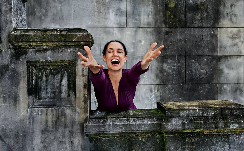 moda | entretenimento | fotos | imagens | Calendário Pirelli 2013 | fotos do Calendário Pirelli de 2013 | Adriana Lima faz fotos grávida para calendário Pirelli