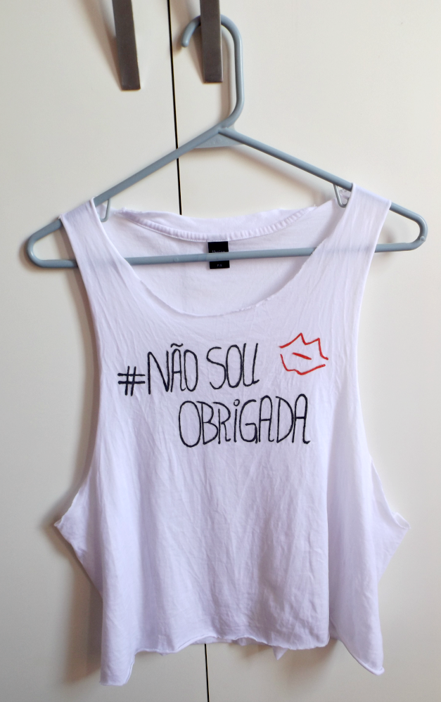 moda | DIY | faça vocês mesma | do it yourself | como fazer uma maxiregata estampada | dicas de customização | como fazer sua regata customizada | regatona | maxi regata | estampa customizada