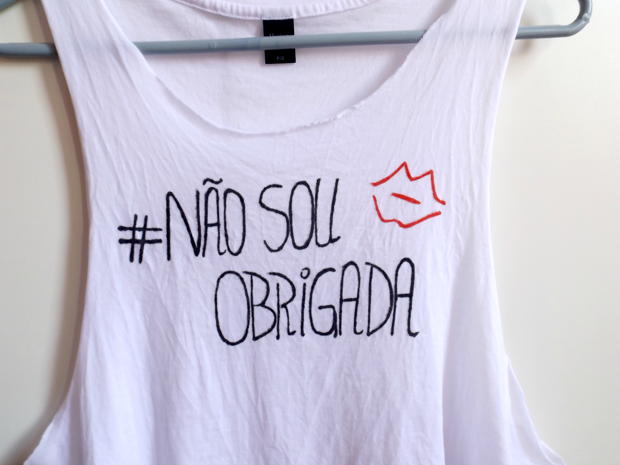 moda | DIY | faça vocês mesma | do it yourself | como fazer uma maxiregata estampada | dicas de customização | como fazer sua regata customizada | regatona | maxi regata | estampa customizada