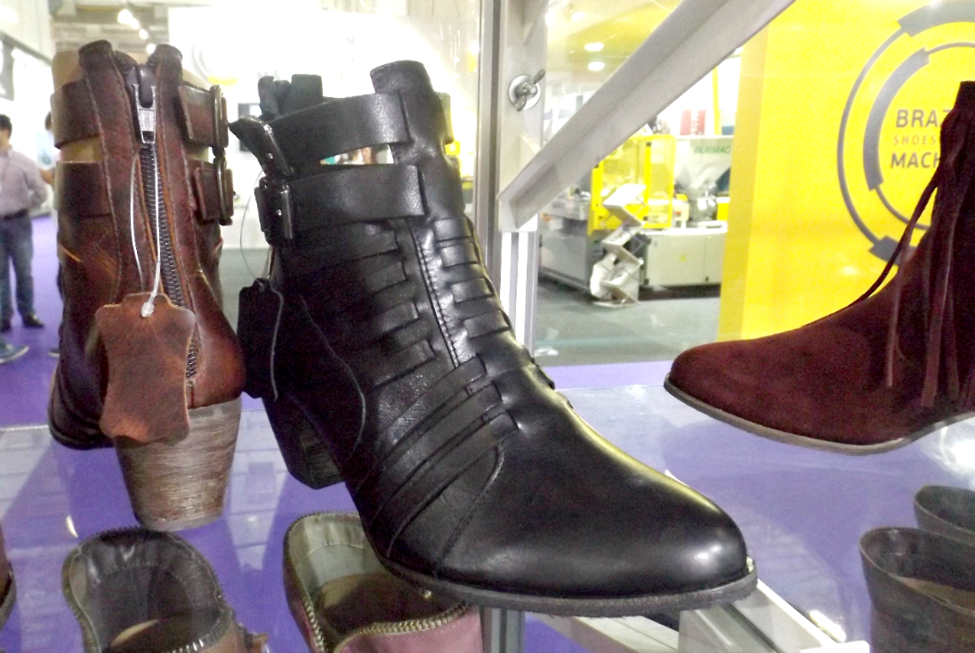 moda | compras | achados | inverno 2015 | Couromoda | Feira couromoda 2015 | tendências de moda inverno 2015 | acessórios | colar gipsy | tendência acessórios inverno 2015 | eventos de moda