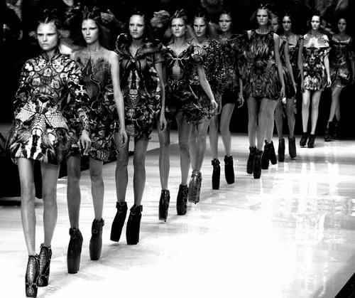 moda | consultoria de moda | dicas de moda | passarelas | semanas de moda | passarelas e vida real | ebook | como se tornar um personal stylist | passarelas e vida real | curso de personal stylist