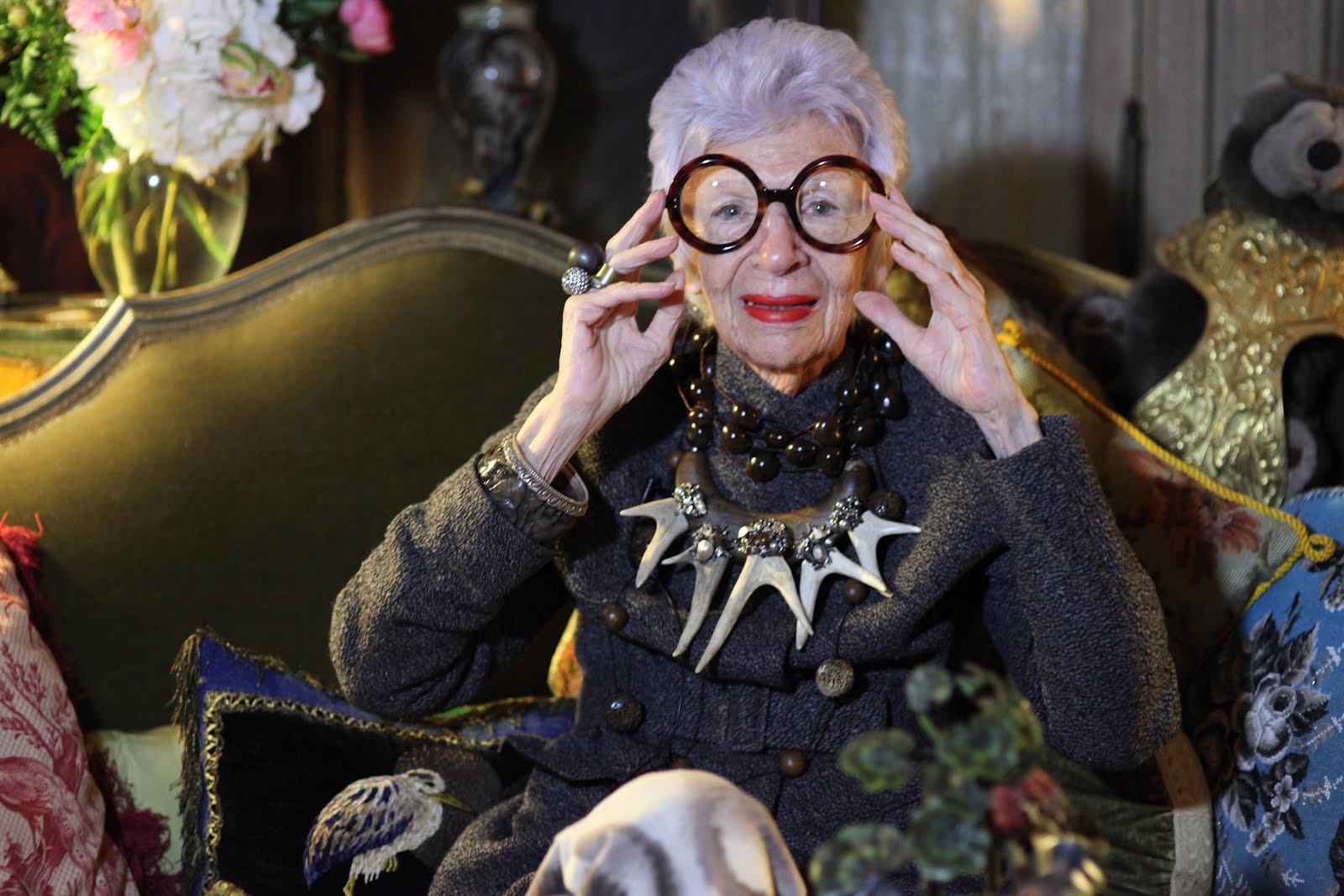 Iris Apfel, moda, estilo em qualquer idade, velhinhas estilosas, estilo acima dos 50 anos, moda para mulheres mais velhas, dicas de moda, dicas de beleza
