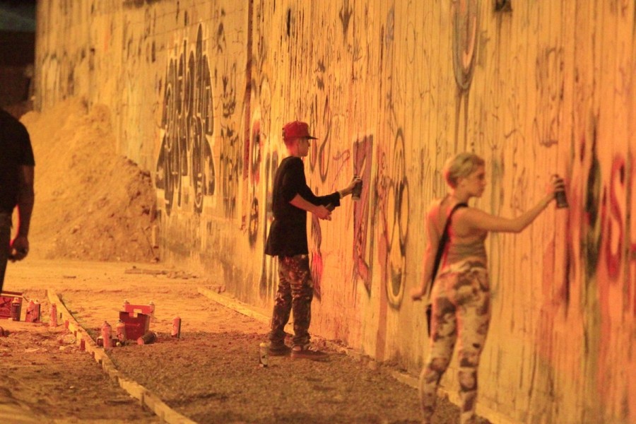 blog de moda | entretenimento | música | cantores | famosos | Justin Bieber | Justin Bieber no Rio de Janeiro | Justin Bieber no Brasil | Justin Bieber no Rio de Janeiro | Justin Bieber grafita muro em São Conrado
