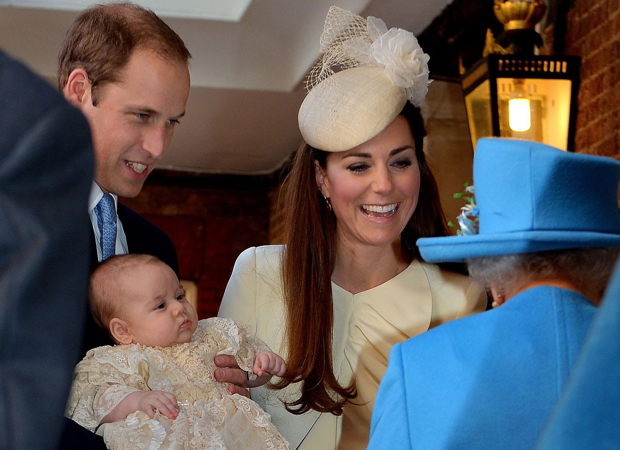 blog de moda | sobre moda | moda | look das famosas | Kate Middleton | looks de Kate Middleton | moda inglesa | moda britânica | batizado do príncipe George | look de Kate Middleton para o batizado do príncipe George