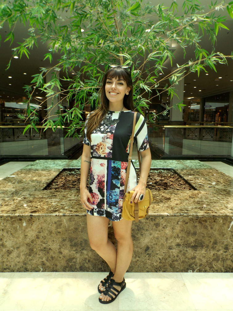 moda | look do dia | look da Marcéli Paulino | look para o dia | dicas de moda | look de trabalho para o dia | vestido camiseta | look com Melissa | sandália gladiadora | sandália flat | óculos espelhado