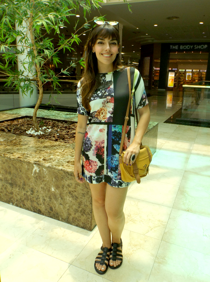moda | look do dia | look da Marcéli Paulino | look para o dia | dicas de moda | look de trabalho para o dia | vestido camiseta | look com Melissa | sandália gladiadora | sandália flat | óculos espelhado