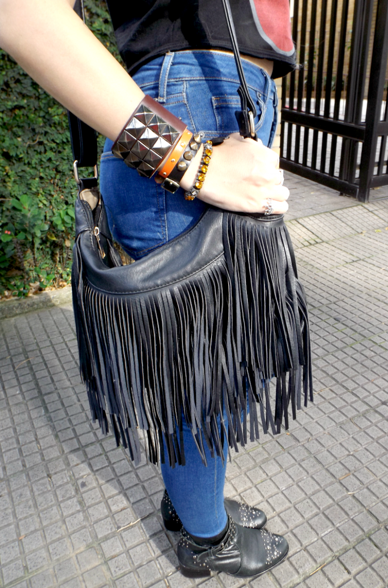 moda | moda 2015 | inverno 2015 | tendências inverno 2015 | jeans | calça jeans | calça de cintura alta | chapéu | bota | bolsa de franjas