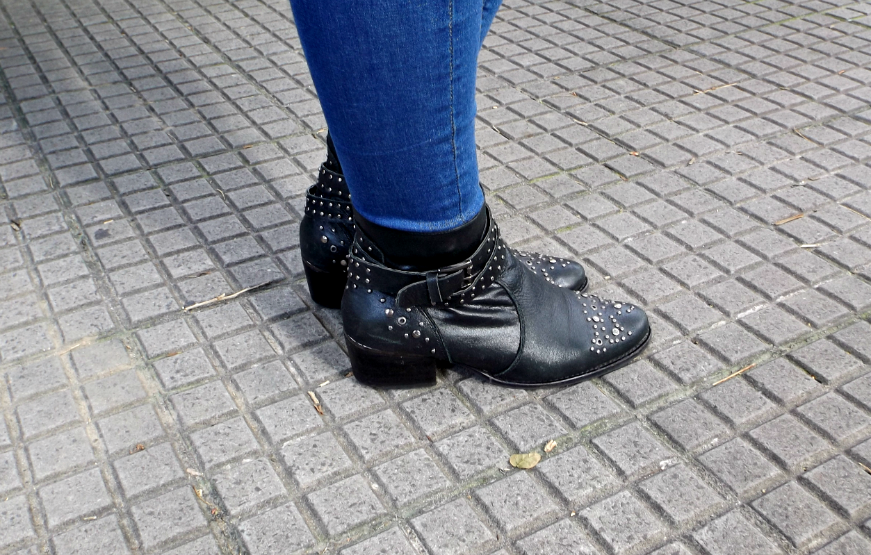 moda | moda 2015 | inverno 2015 | tendências inverno 2015 | jeans | calça jeans | calça de cintura alta | chapéu | bota | bolsa de franjas