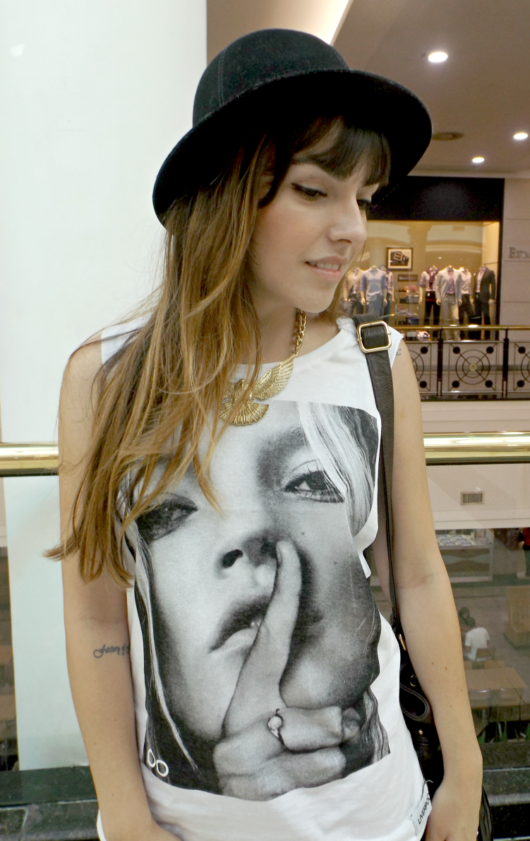 moda | moda 2015 | moda inverno 2015 | inverno 2015 | look do dia | look do dia casual | camisa feminina | calça vermelha | chapéu | maxirregata