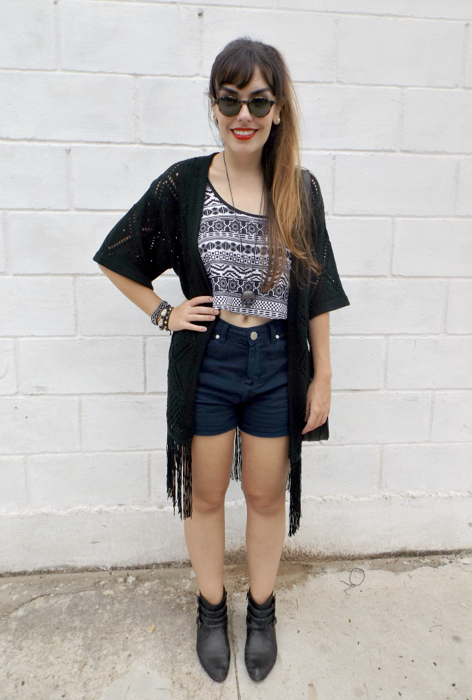 moda | look do dia | look para o dia | look com quimono | quimono de tricô | top cropped | short de cintura alta | look boho | look casual | batom vermelho