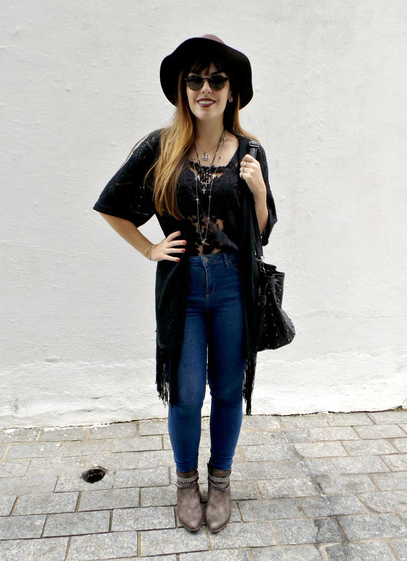 moda | look do dia | moda 2015 | moda inverno 2015 | look boho | look gótico | batom roxo | óculos redondo | vários colares | quimono de tricô | calça cintura alta | look do dia casual