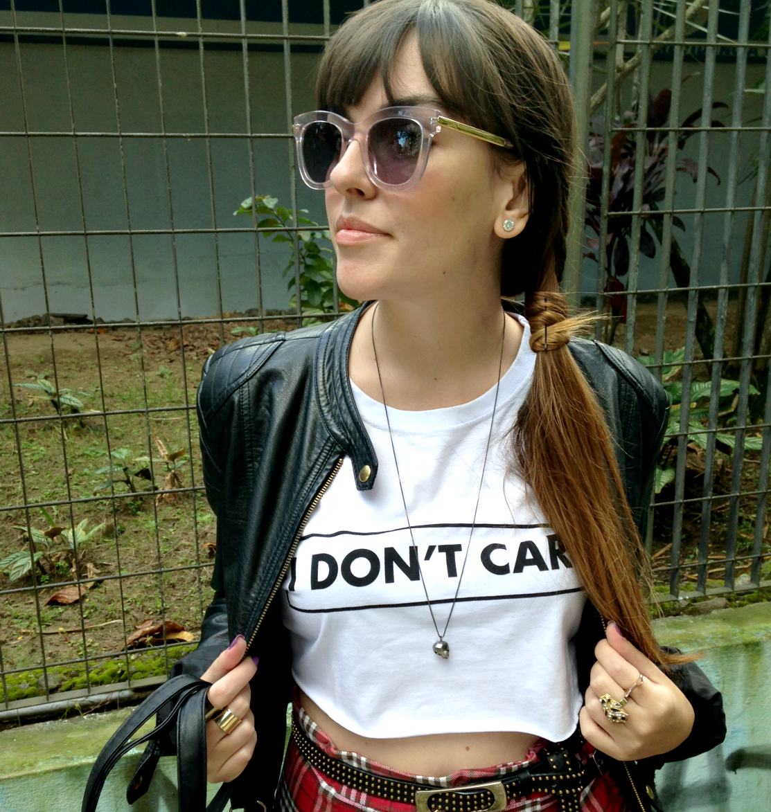 moda | moda 2015 | look do dia | look casual | look rocker | saia xadrez | blusa cropped | liverpool | jaqueta de couro | bota | botas cano curto | bota cano curto