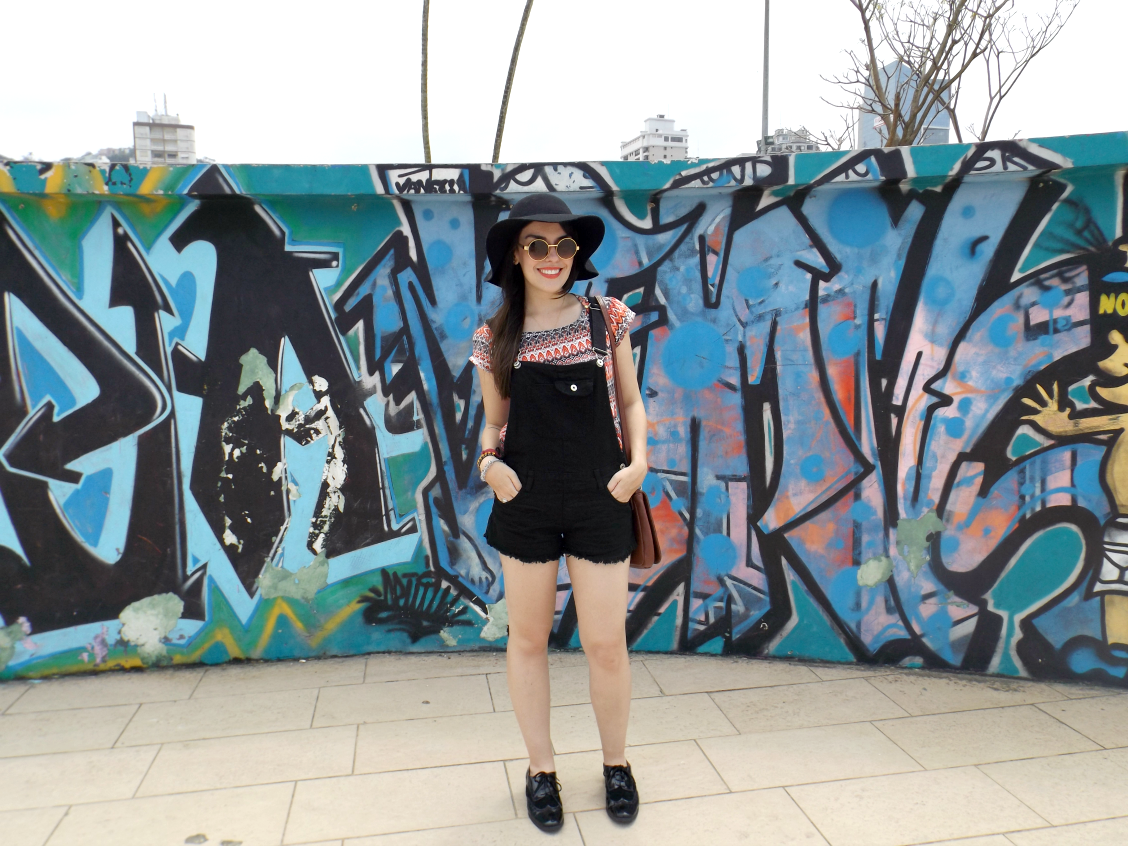 moda | look do dia | look para o dia | look com jardineira | look com macaquinho | jardineira de brim | jardineira jeans | jardineira preta | jardineira curta | looks do dia | look da Marcéli Paulino | blusa com estampa étnica | oxfords | verão 2015 | mod