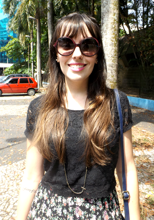 moda | look do dia | look para o dia | look com saia rodada | look do dia anos 50 | look do dia romântico | saia floral | floral com fundo escuro | top cropped | bota de cano curto