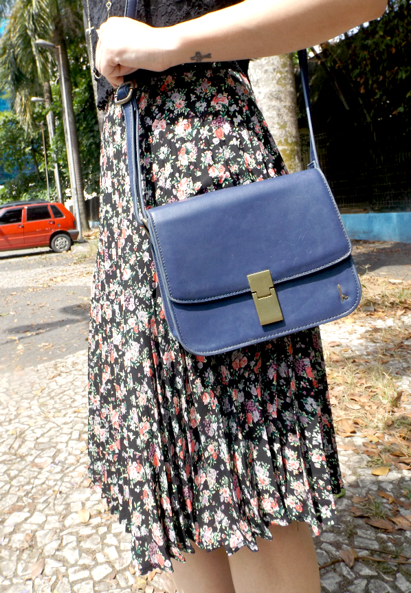 moda | look do dia | look para o dia | look com saia rodada | look do dia anos 50 | look do dia romântico | saia floral | floral com fundo escuro | top cropped | bota de cano curto