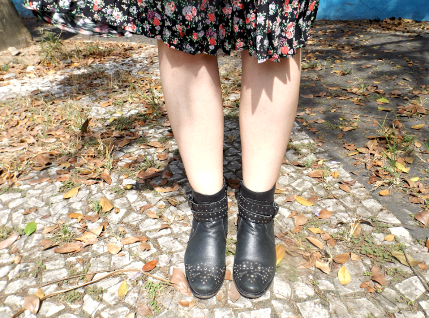 moda | look do dia | look para o dia | look com saia rodada | look do dia anos 50 | look do dia romântico | saia floral | floral com fundo escuro | top cropped | bota de cano curto