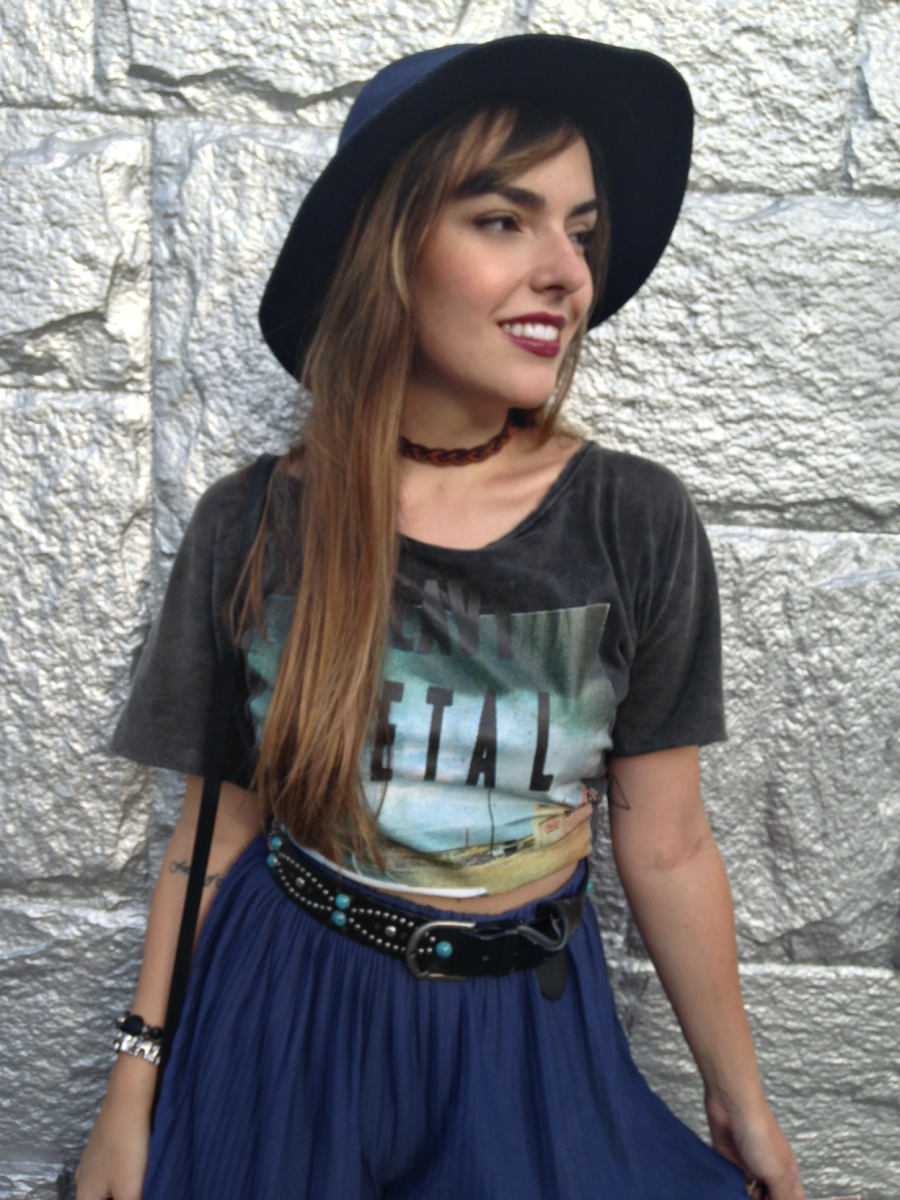 moda | moda 2016 | moda de 2016 | look do dia | chapéu | óculos redondo | saia plissada | moda feminina | batom escuro | batom roxo