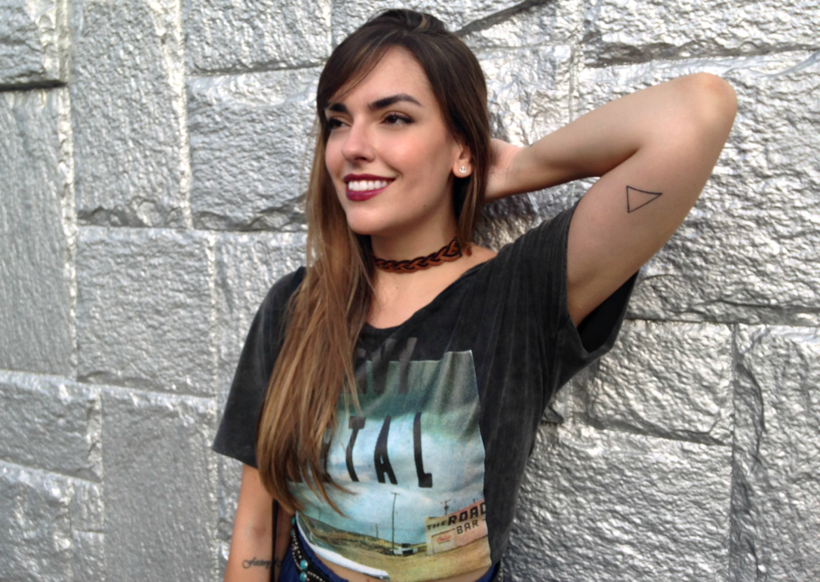 moda | moda 2016 | moda de 2016 | look do dia | chapéu | óculos redondo | saia plissada | moda feminina | batom escuro | batom roxo