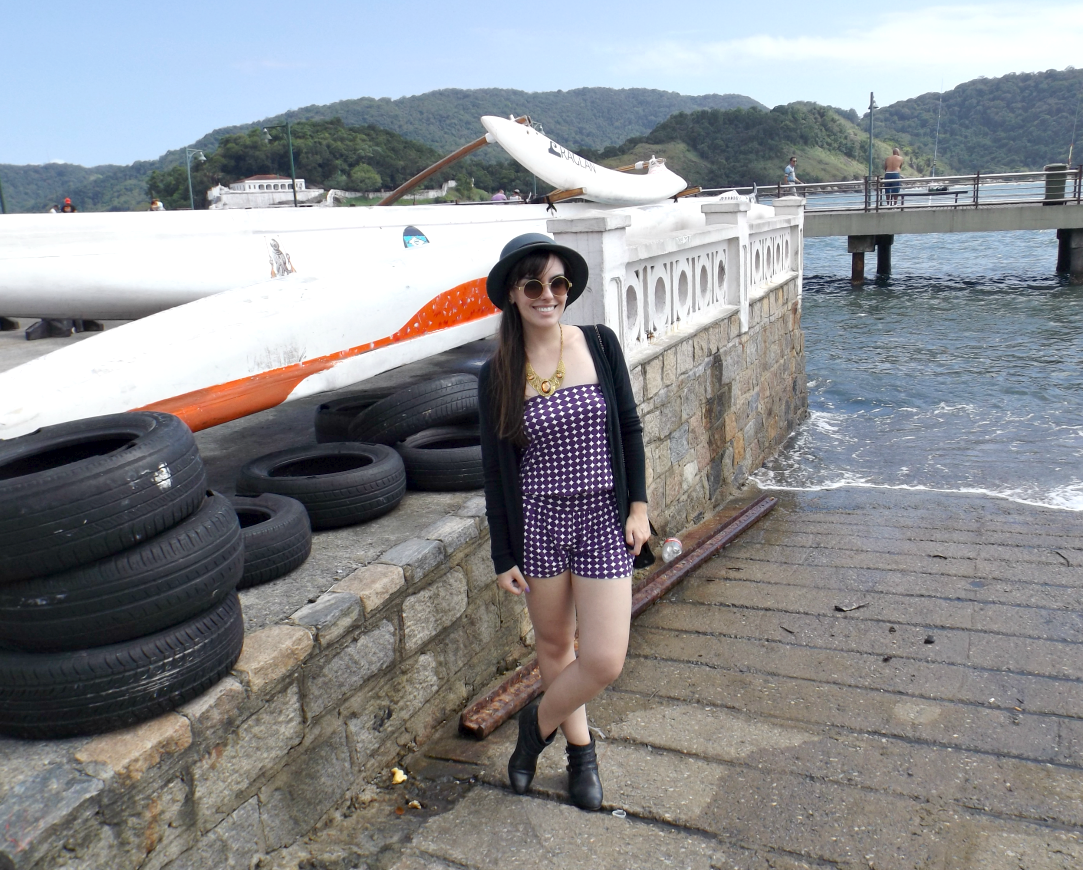 moda | look do dia | look para o dia | looks para o dia | look com chapéu | chapéu coco | macaquinho | óculos redondo | como usar macaquinho | short boots | bota cano curto | verão 2015