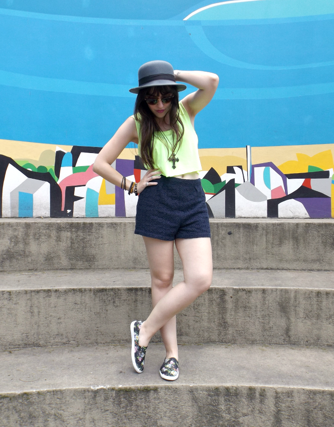 moda | look do dia | look para o dia | look com alpargatas | short de renda | chapéu côco | top cropped | look verão 2015 | look de verão | Orquidário Municipal de Santos | batom roxo