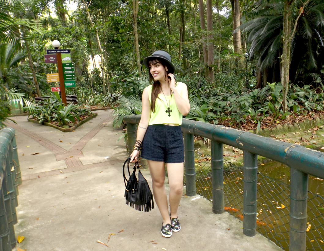 moda | look do dia | look para o dia | look com alpargatas | short de renda | chapéu côco | top cropped | look verão 2015 | look de verão | Orquidário Municipal de Santos | batom roxo