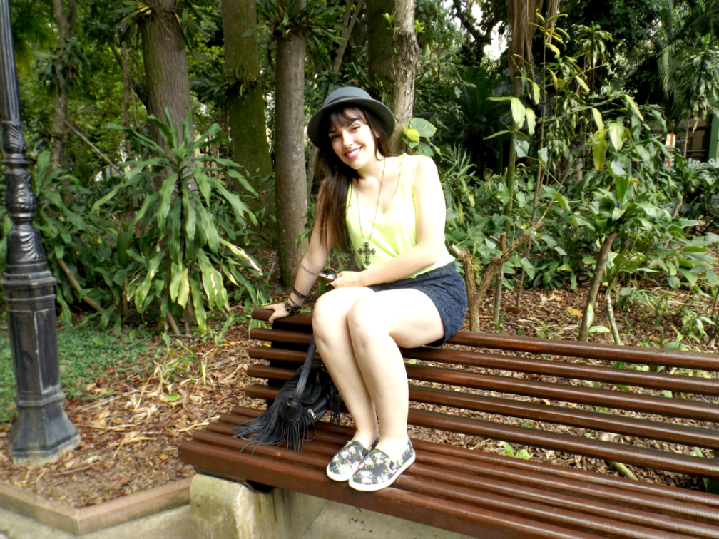 moda | look do dia | look para o dia | look com alpargatas | short de renda | chapéu côco | top cropped | look verão 2015 | look de verão | Orquidário Municipal de Santos | batom roxo