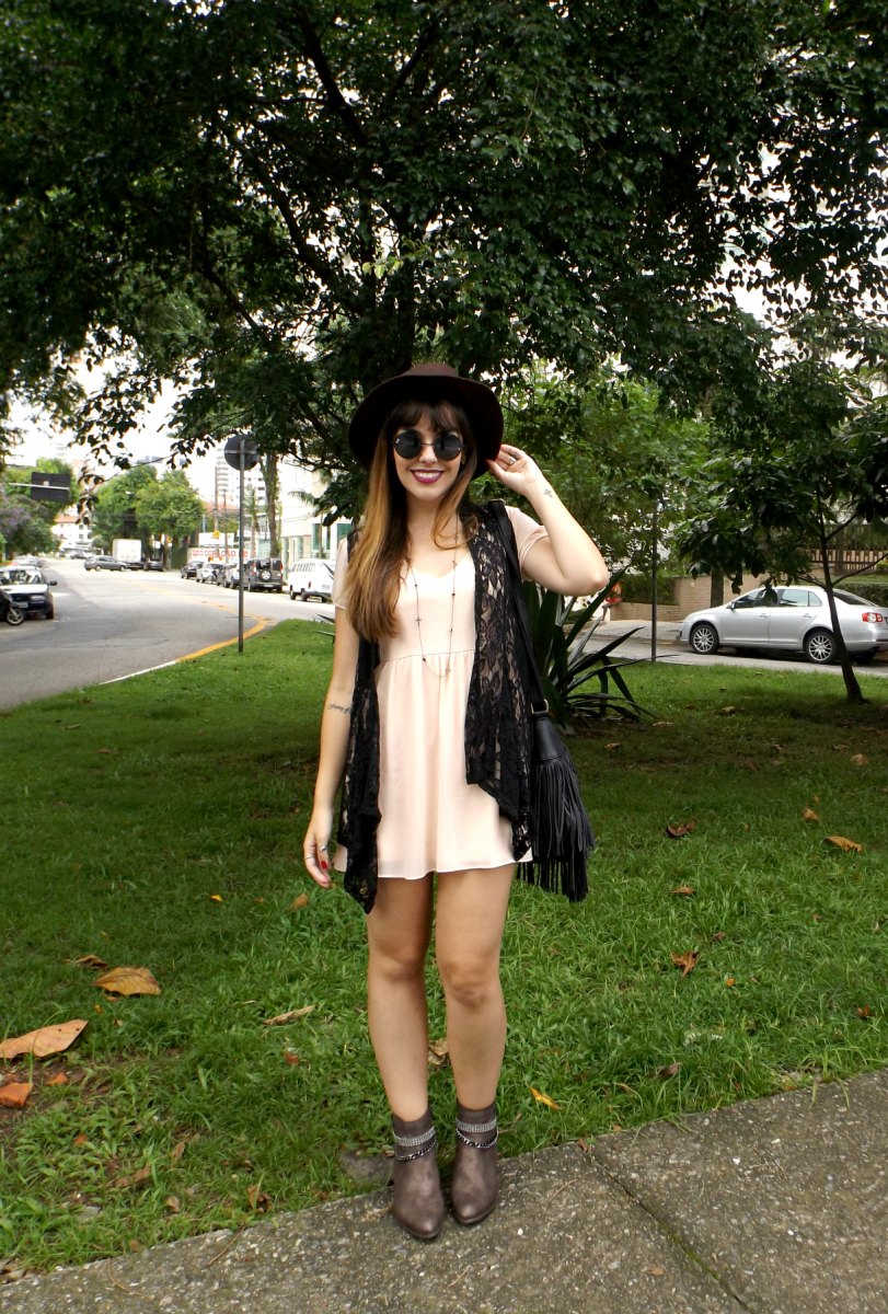 moda | moda 2015 | look do dia | look botas | meia estação | vestido | chapéu | botas | look para final de semana | look com vestido e bota