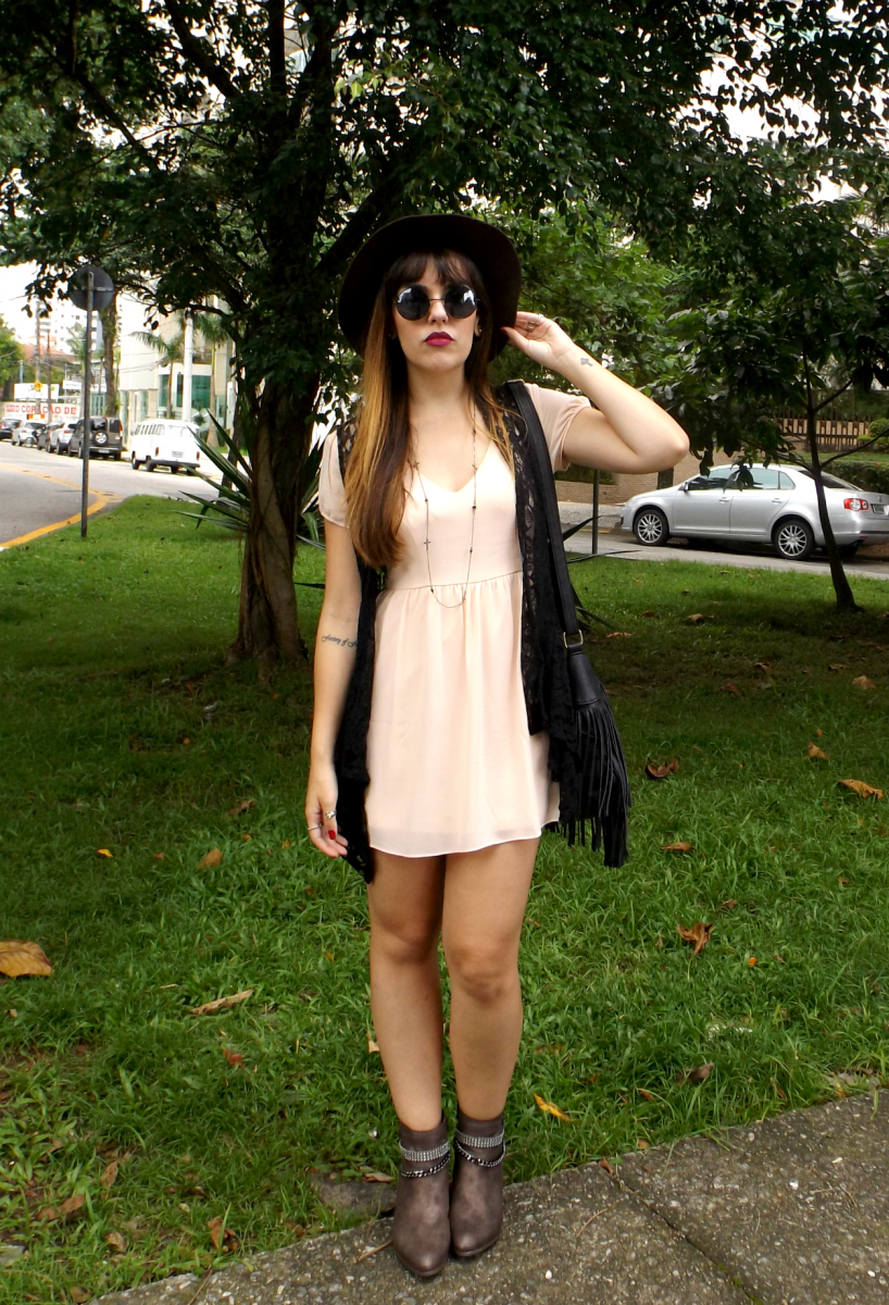 moda | moda 2015 | look do dia | look botas | meia estação | vestido | chapéu | botas | look para final de semana | look com vestido e bota