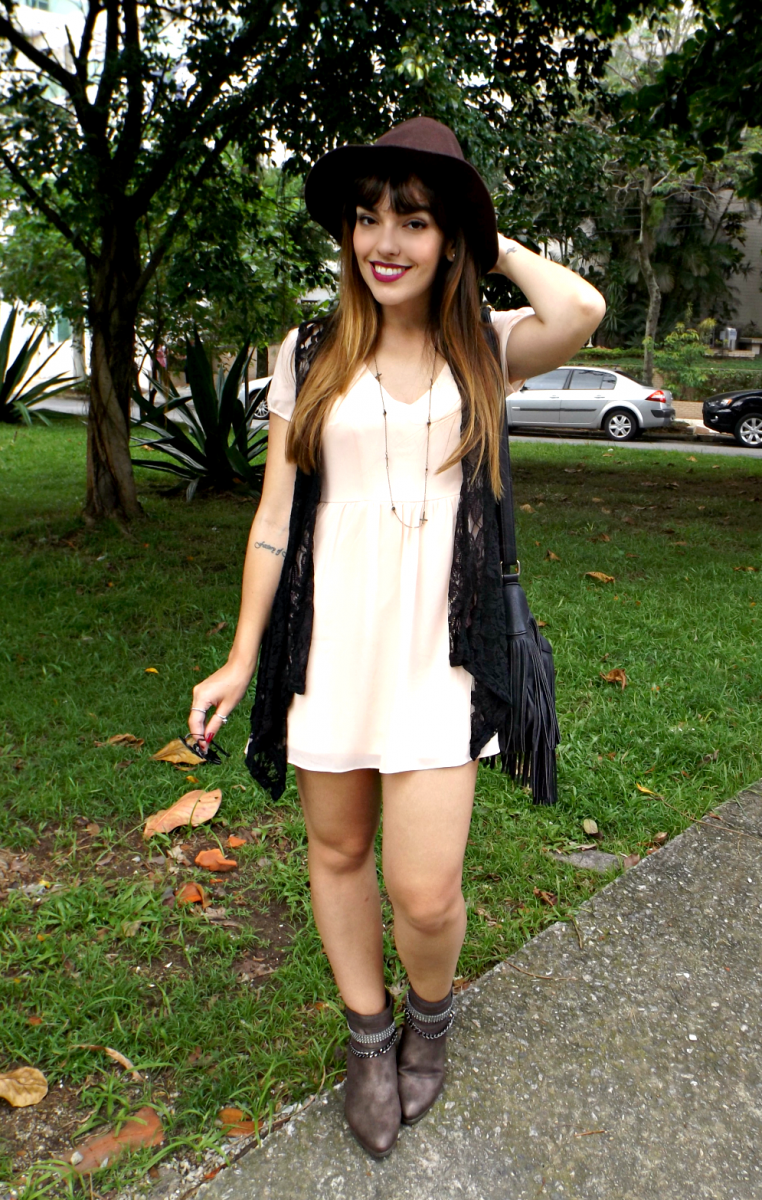 moda | moda 2015 | look do dia | look botas | meia estação | vestido | chapéu | botas | look para final de semana | look com vestido e bota