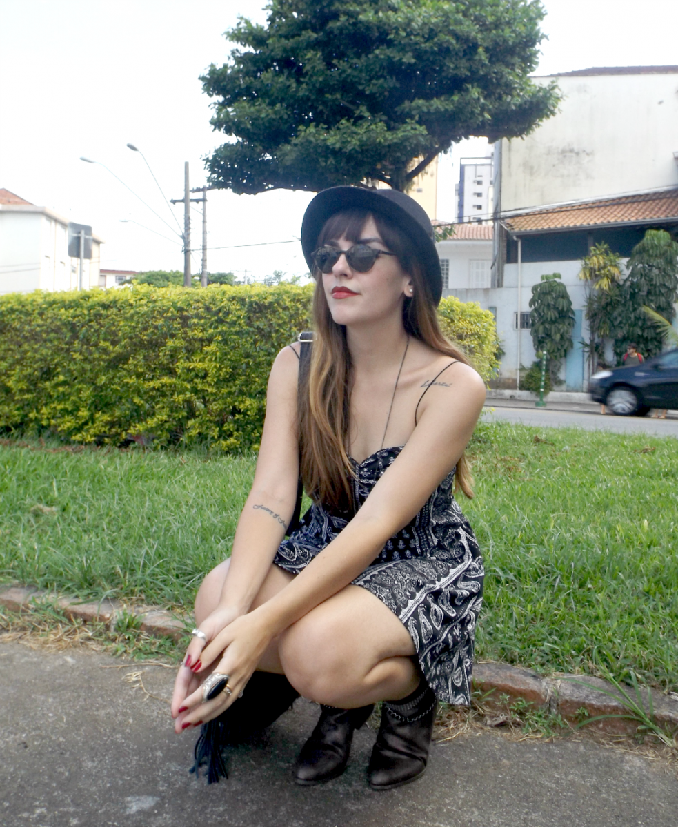 moda | look do dia | look do dia básico | vestido boho | look roupa | chapéu | botas | bota cano curto