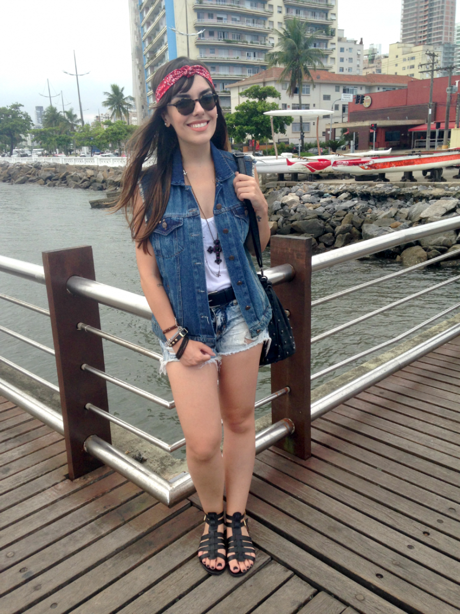 moda | look do dia | o meu look | look para o dia | looks do dia | look basico | anos 70 | headband | colete jeans | short jeans | sandália gladiadora