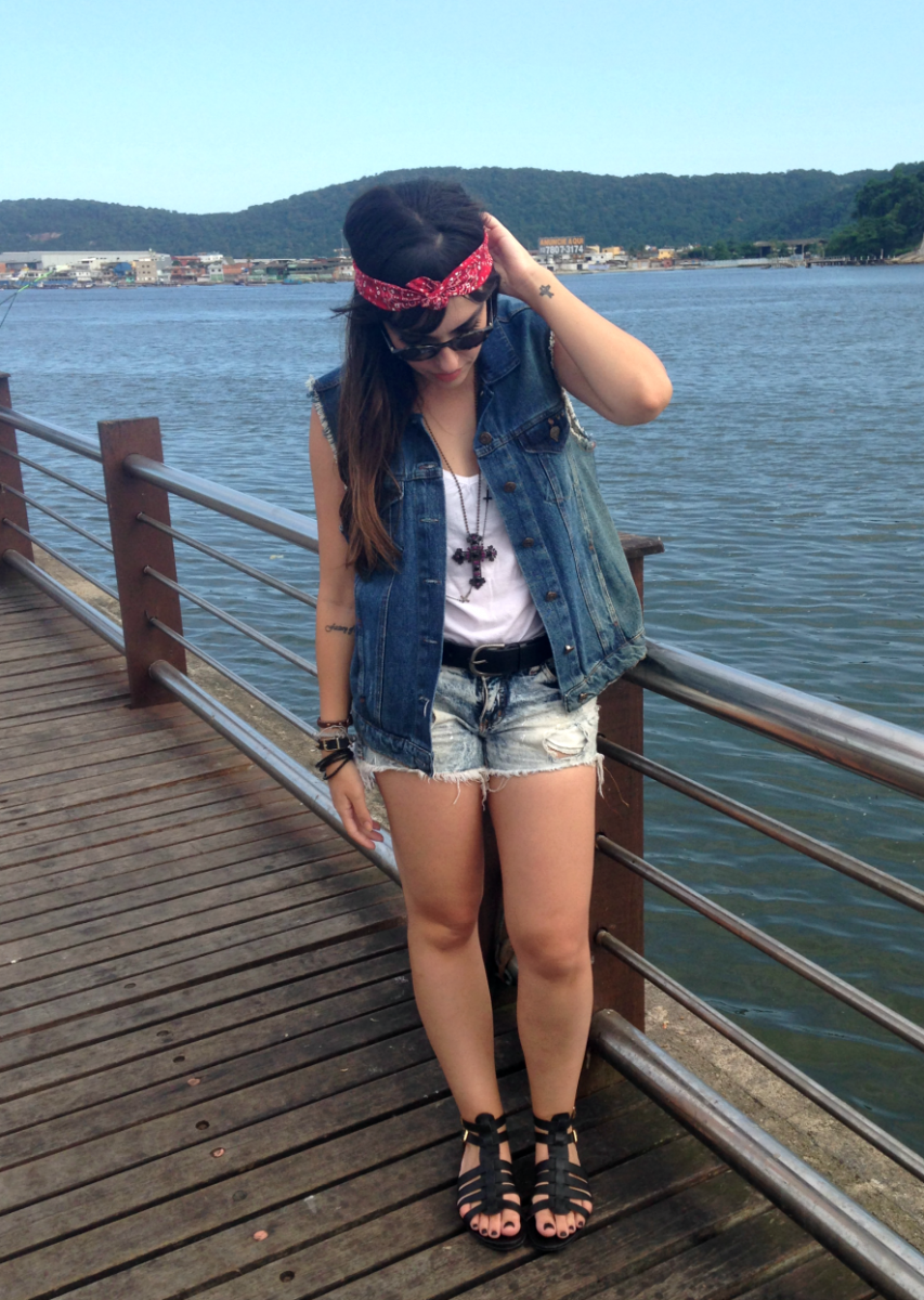 moda | look do dia | o meu look | look para o dia | looks do dia | look basico | anos 70 | headband | colete jeans | short jeans | sandália gladiadora