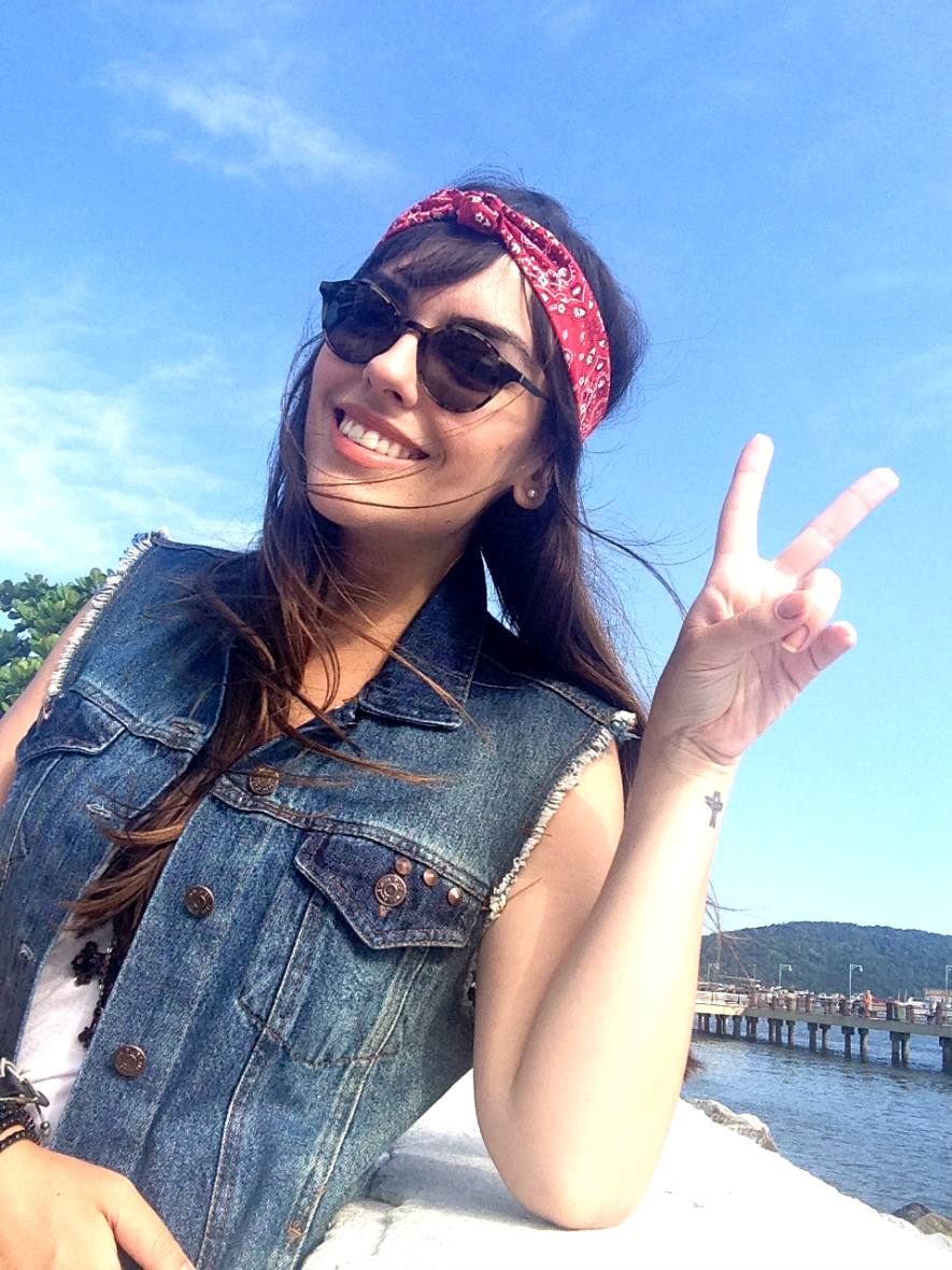 moda | look do dia | o meu look | look para o dia | looks do dia | look basico | anos 70 | headband | colete jeans | short jeans | sandália gladiadora