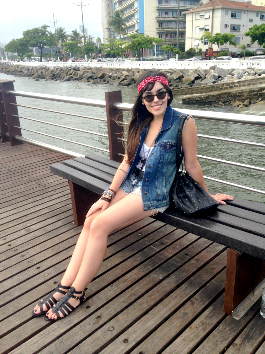 moda | look do dia | o meu look | look para o dia | looks do dia | look basico | anos 70 | headband | colete jeans | short jeans | sandália gladiadora