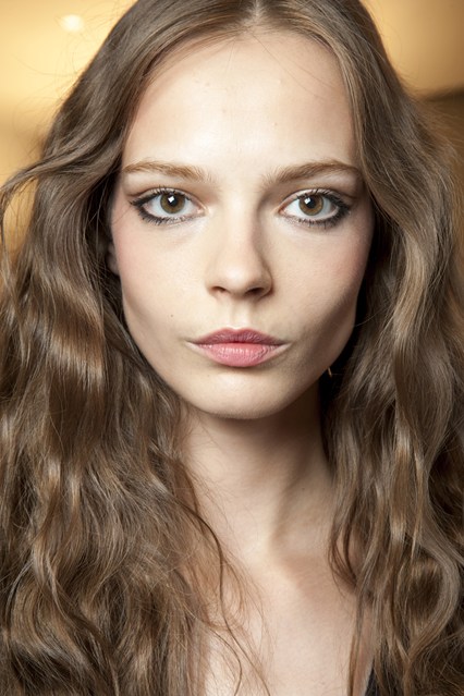 beleza | maquiagem | make up | cabelos | penteados | cabelo de verão | tendencias de beleza verão 2015 | beleza verão 2015 | make verão 2015 | batom | sombra | cabelo ondulado | cabelo de praia