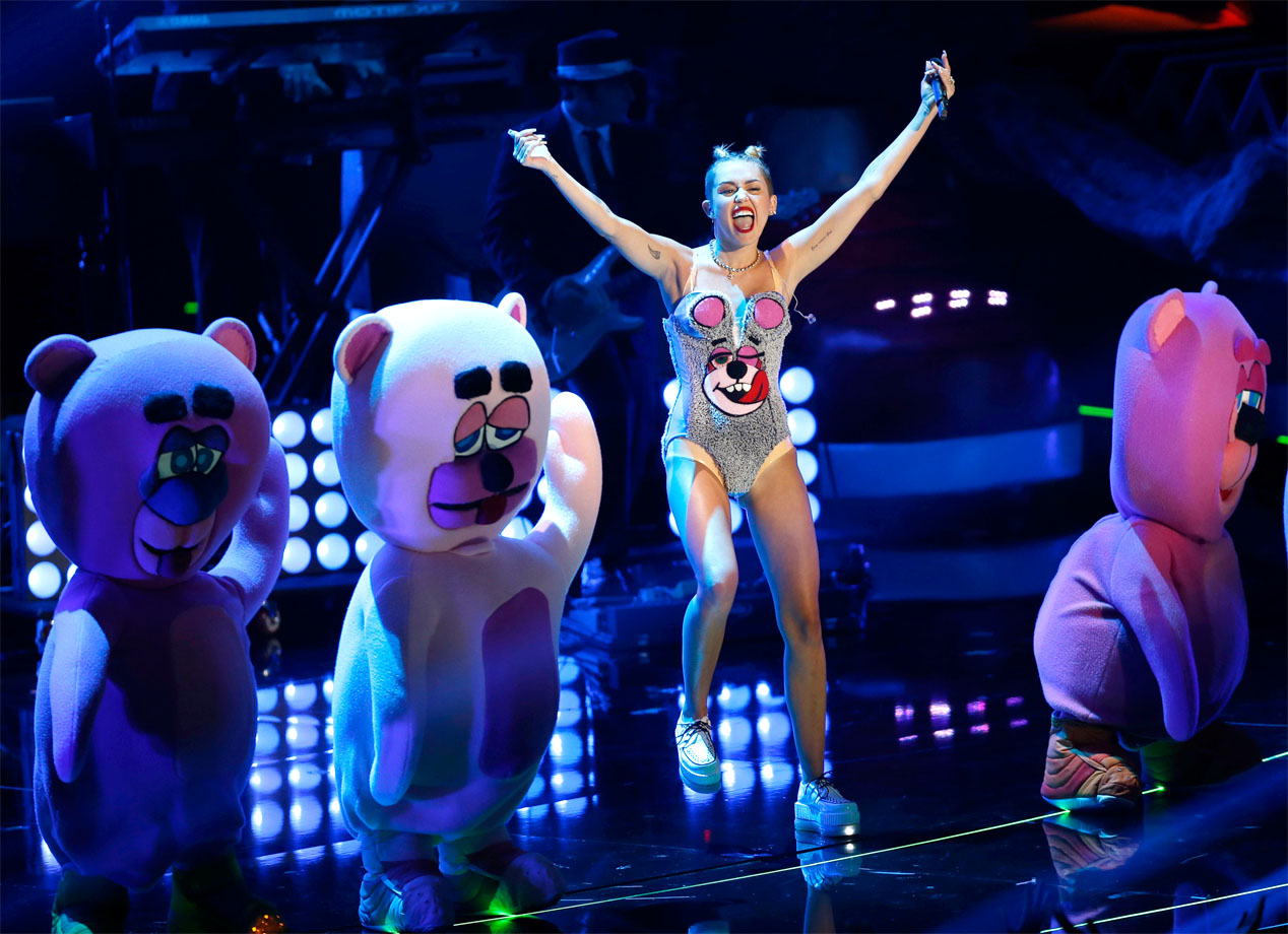 blog de moda | moda | sobre moda | Miley Cyrus | moda twerk | estilo extravagante | estilo de Miley Cyrus | look das famosas | famosas