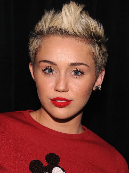blog de moda | beleza | cabelos | sobre beleza | cabelo das famosas | Miley Cyrus | Miley Cyrus novo visual | cortes de cabelo | corte bob | cabelos curtos | cabelo chanel