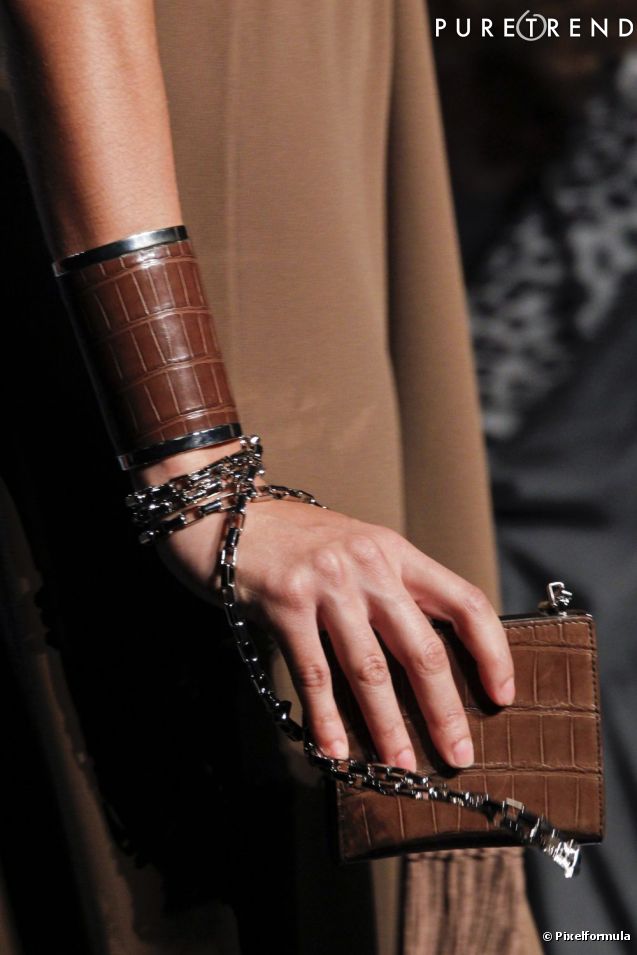 moda | compras | acessórios | dicas de moda | bolsas | clutch | clutches 2013 | mini clutch | mini clutches para 2013 | passarelas internacionais | tendência de acessório para 2013 | inverno 2013 | como usar a mini clutch
