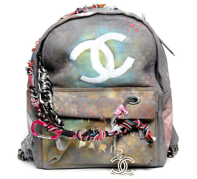 blog de moda | moda | mochila | bolsas | acessórios | compras | mochila Chanel | Chanels backpack | Karl Lagerfeld usando mochila da Chanel