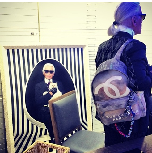 blog de moda | moda | mochila | bolsas | acessórios | compras | mochila Chanel | Chanels backpack | Karl Lagerfeld usando mochila da Chanel