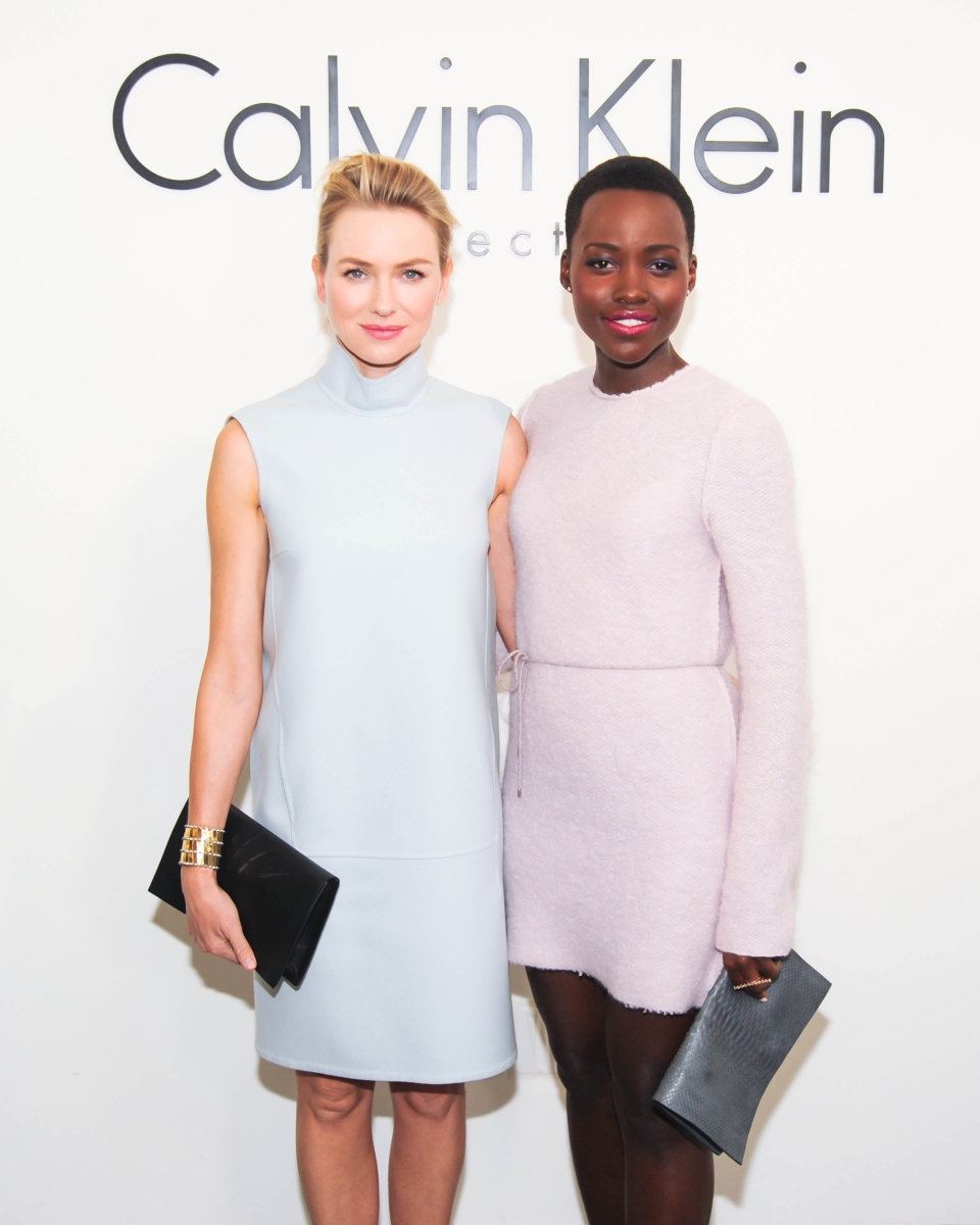 blog de moda | moda | sobre moda | desfiles | semanas de moda | NYFW | semana de moda de Nova York | Lupyta Nyongo | Naomi Watts | Calvin Klein no NYFW | minimalismo | estilo miniamlista | moda e famosas