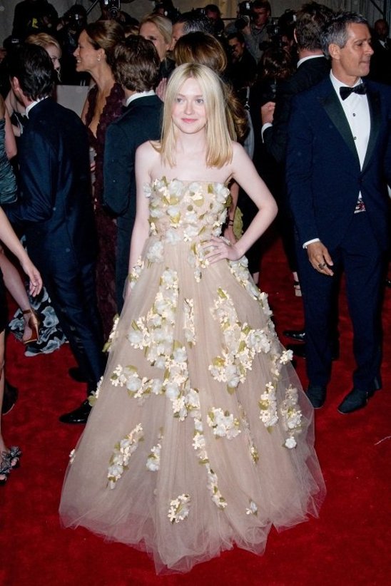 moda | notícias de moda | designers | Oscar de la Renta | Oscar de la Renta morre aos 82 anos | melhores looks de Oscar de la Renta | looks de red carpet de Oscar de la Renta